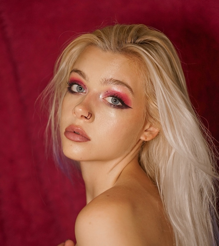 Justine Paradise From TikTok Star to Viral Sensation and Personal Controversy