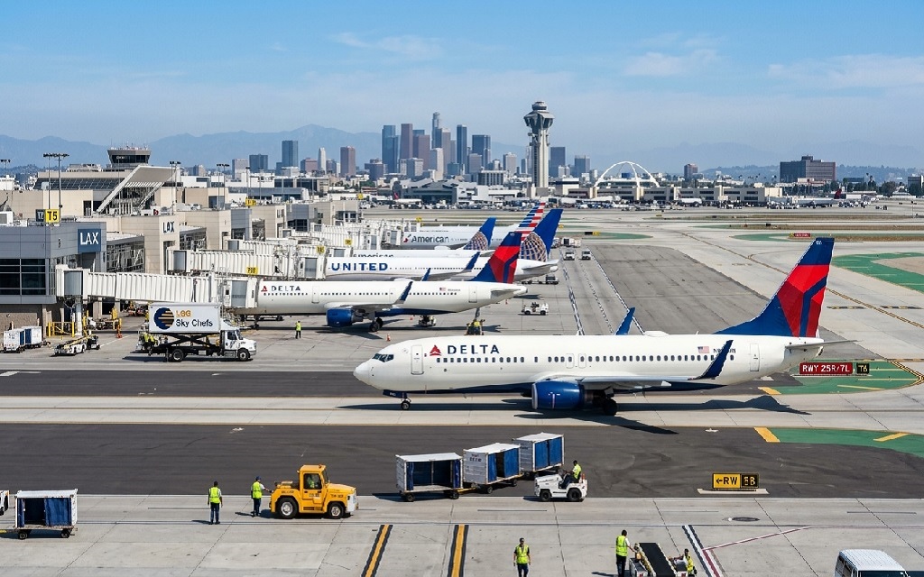 Delta Flight DL275 Diverted LAX