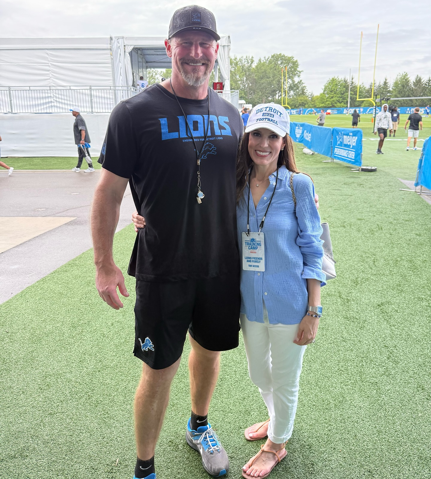 dan campbell wife